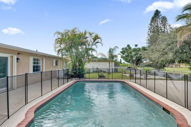 Building Photo - 22335 Boulder St