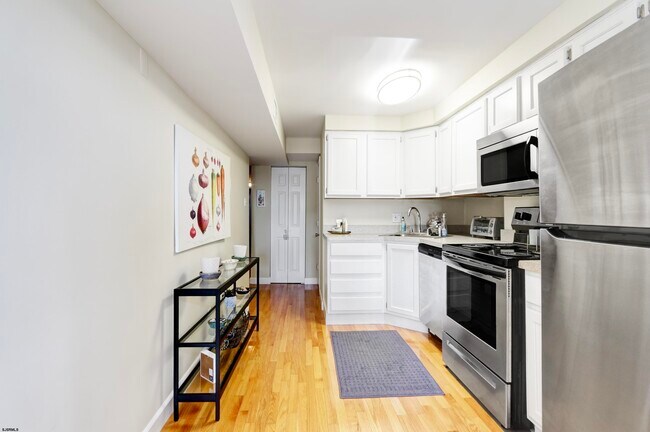 Building Photo - 9801 Ventnor Ave