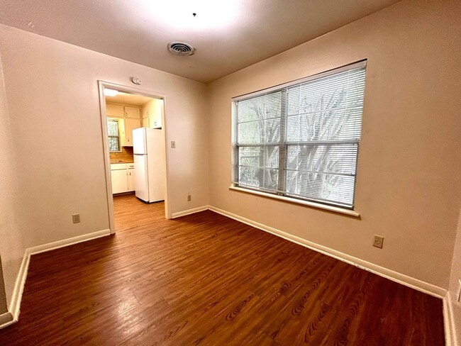 Building Photo - 607 Bellevue Pl