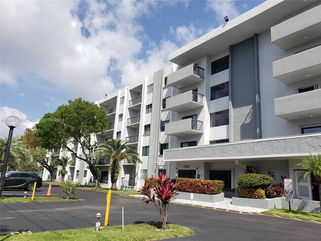 Building Photo - 1301 NE 7th St