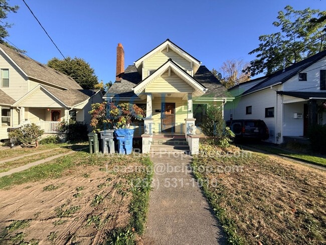 Primary Photo - Beautiful 4 Bedroom Home Available in Down...