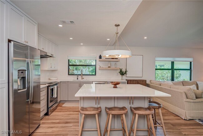 Building Photo - 577 98th Ave N