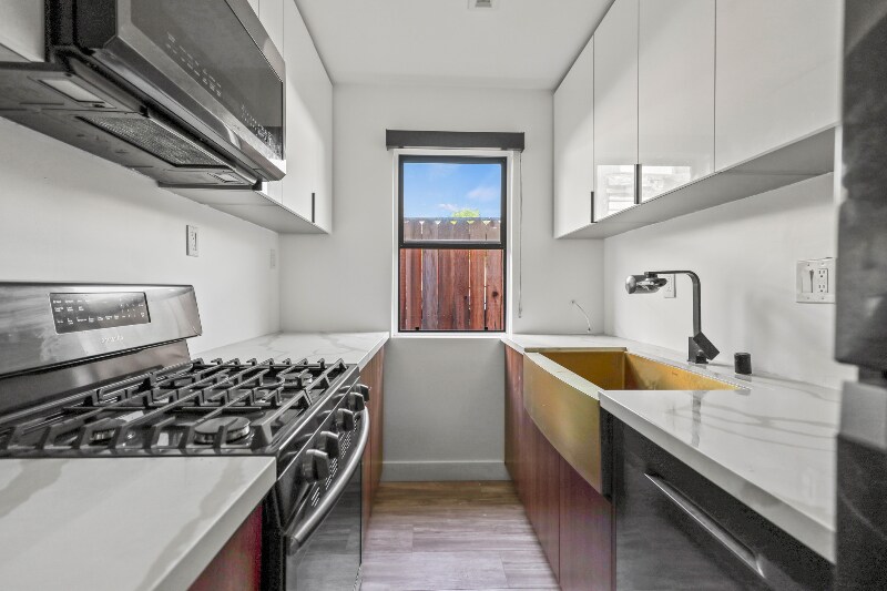 Building Photo - 2814 Sichel St