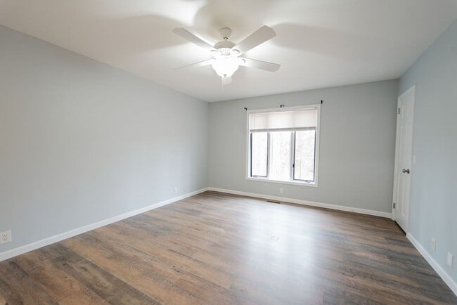 Building Photo - Beautiful Newly Remodeled Home on the Desoto Golf Course! A large landscaped lot with beautiful v...