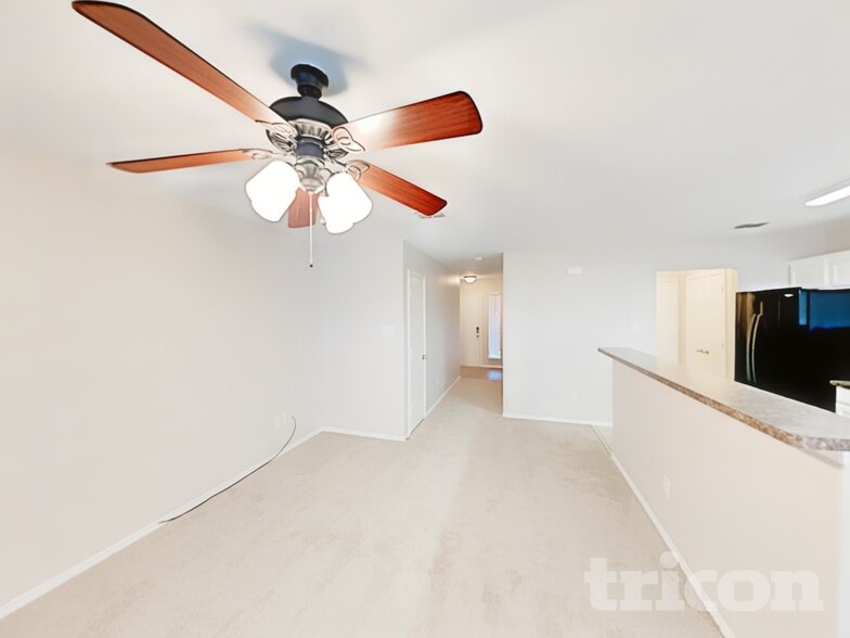 Building Photo - 1300 Pine Ln