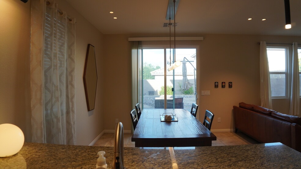 Building Photo - 5532 Autumn Cliffs Way
