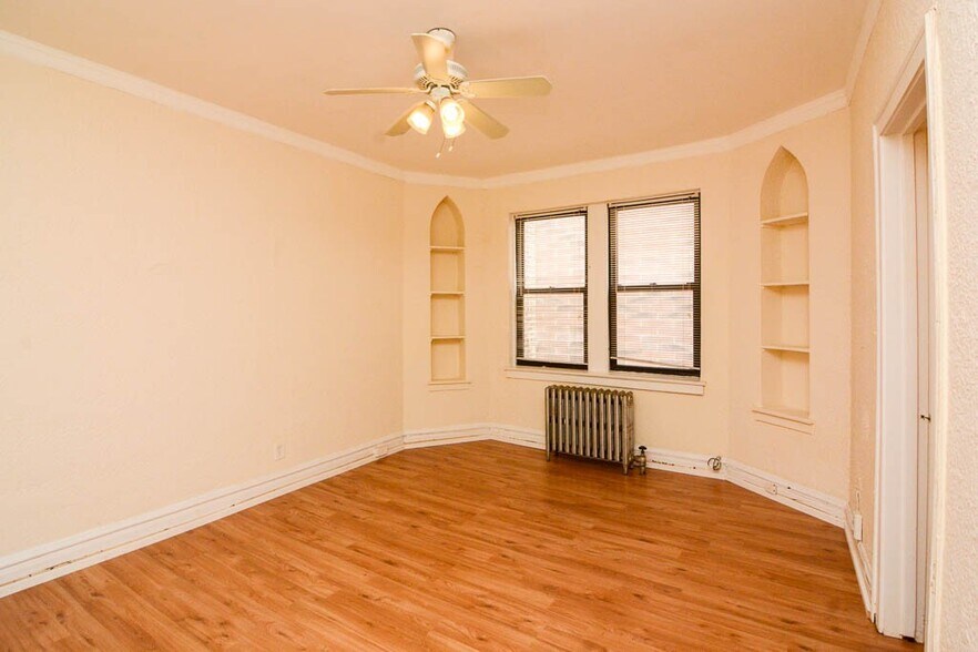 Building Photo - 4823 N Damen Ave