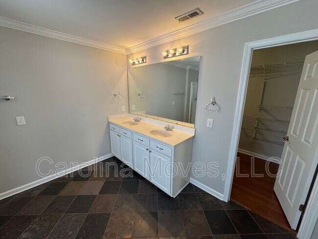 Building Photo - 104 Shairpin Ln