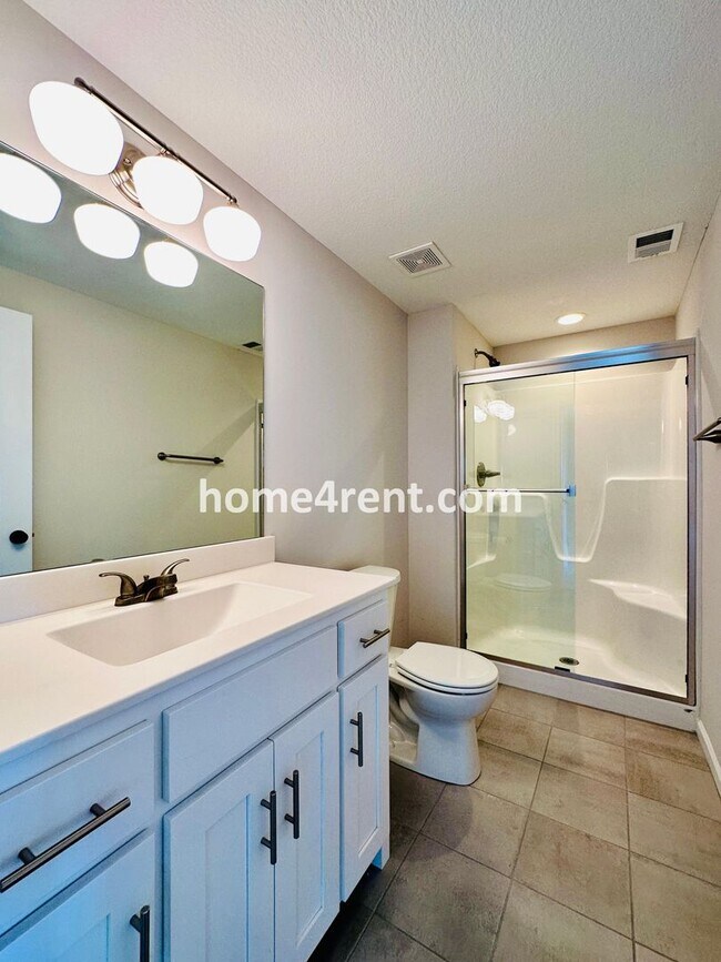 Building Photo - Exceptional Olathe Home in the Cedar Creek Subdivision w/ Wood Floors and a Finished Basment!
