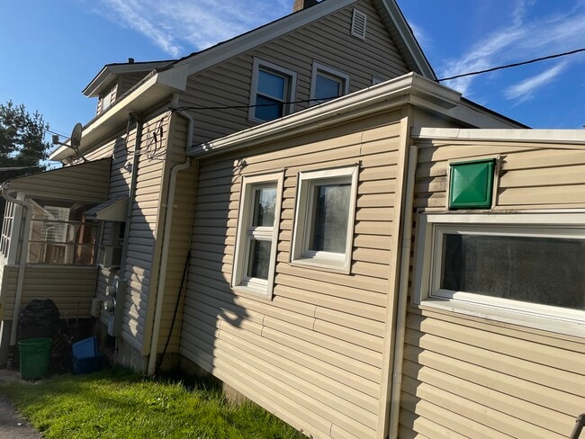 Building Photo - 84 Bridge St