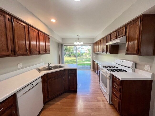 Building Photo - 150 White Branch Ct N