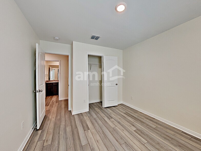 Building Photo - 7926 Cactus Plum Dr