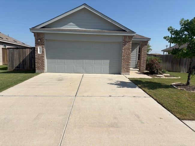 Primary Photo - 116 Circle Wy