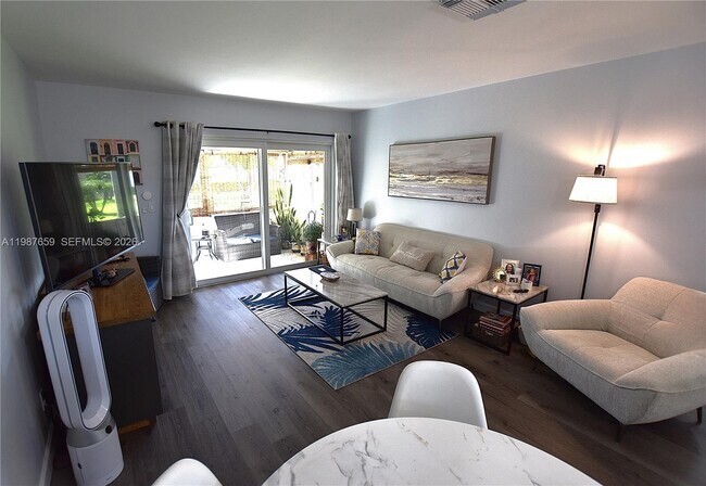 Building Photo - 2572 Emory Dr W