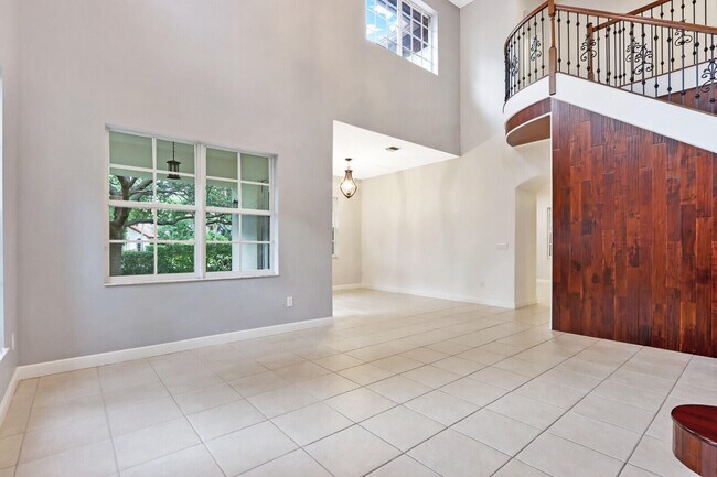 Building Photo - 1904 Flower Dr