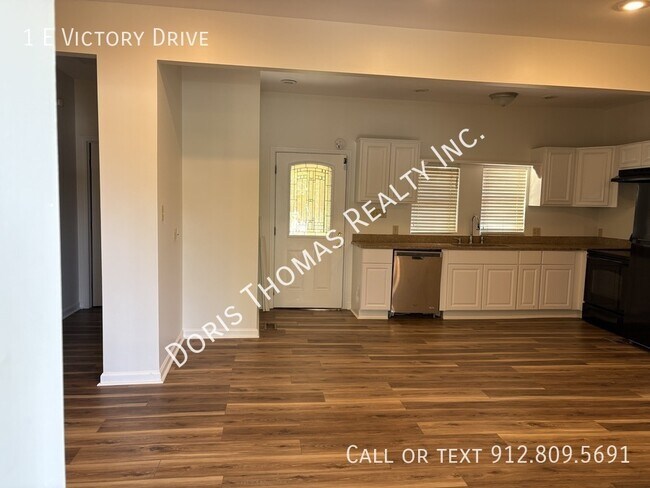 Building Photo - 1 E Victory Dr