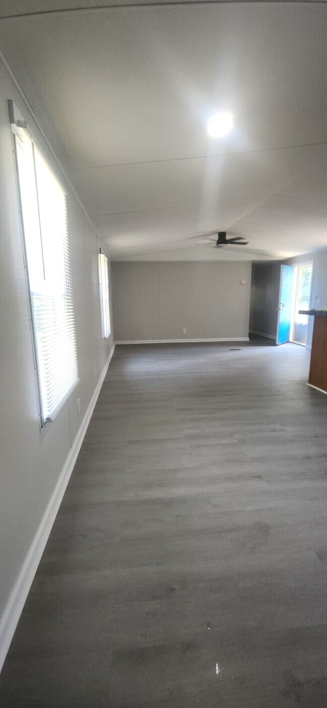 Building Photo - 19 Whispering Pines Cir