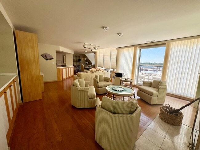 Building Photo - 131 Popes Island Rd