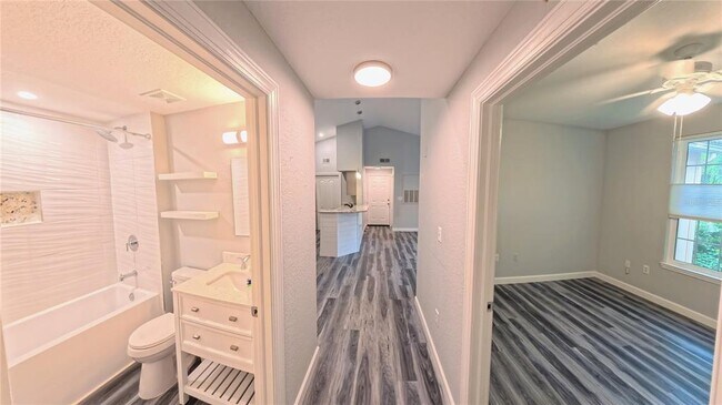 Building Photo - 4102 Central Sarasota Pkwy