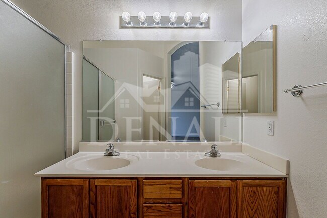 Building Photo - 3980 E Pinon Ct