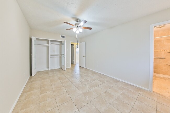 Building Photo - 4011 Smooth Oak Ln