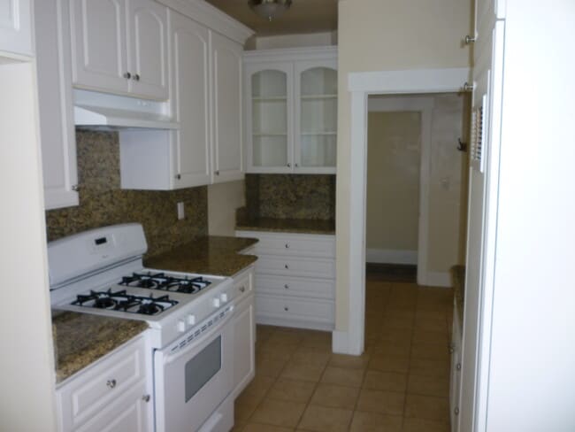 Building Photo - 261 Parke St