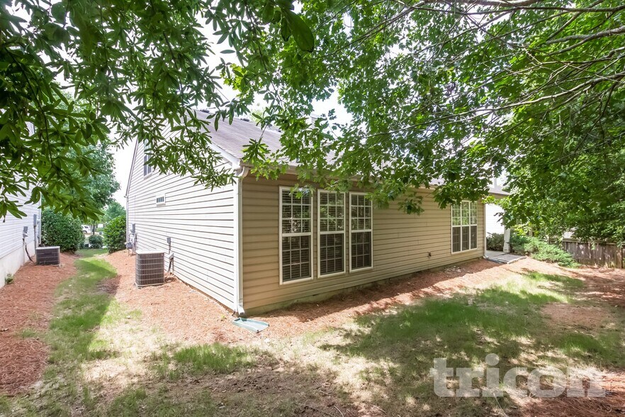 Building Photo - 6610 Waveland Dr