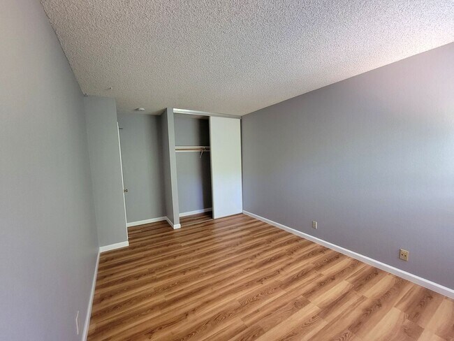 Building Photo - Spacious Beauty with Remodeled Kitchen and...