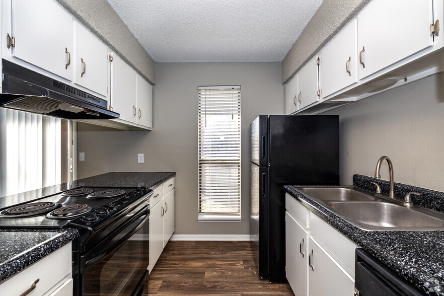 Primary Photo - Ponderosa Apartments