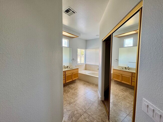 Building Photo - 79130 Ocotillo Dr