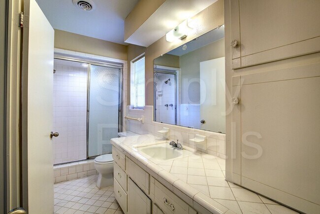 Building Photo - 6426 Chapman Dr