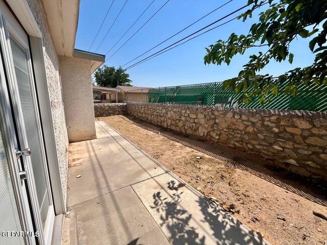 Building Photo - 3233 Isla Morada Dr