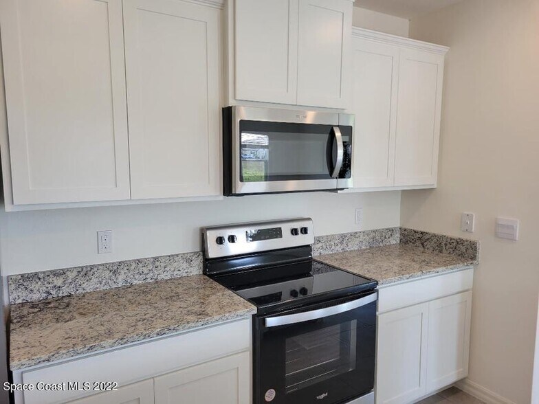 Granite counters - 3619 Foggy Mist Rd SE
