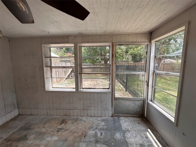 Building Photo - 1121 Millie St