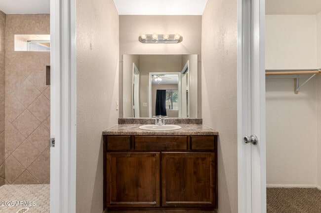 Building Photo - 5227 W Poinsettia Dr