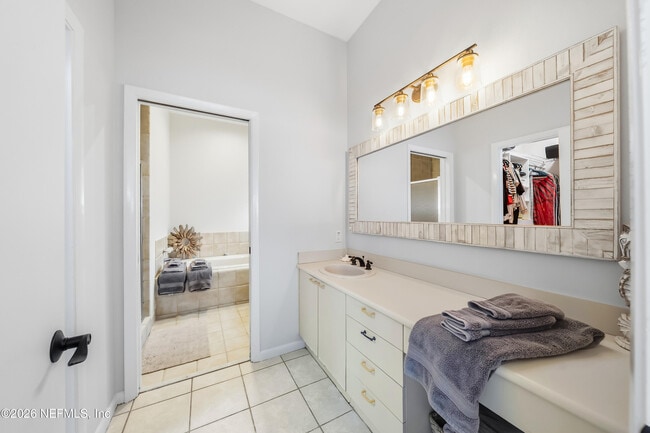 Building Photo - 75 Comares Ave