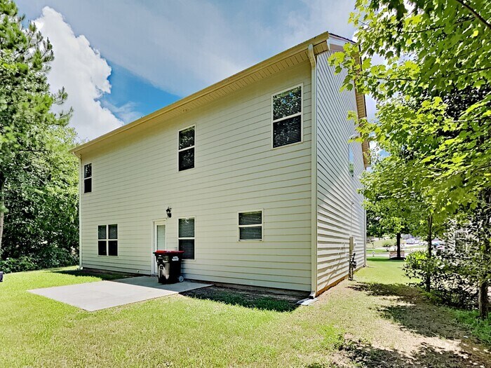 Building Photo - 385 Yasmine Cove