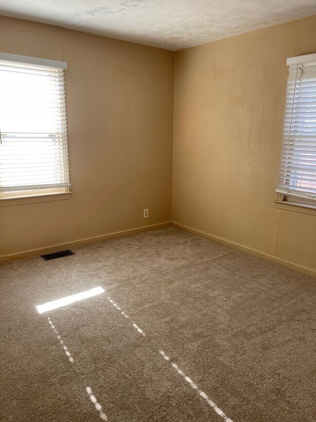 Building Photo - 1401 Yuma, Manhattan KS