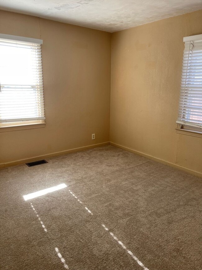 Building Photo - 1401 Yuma St