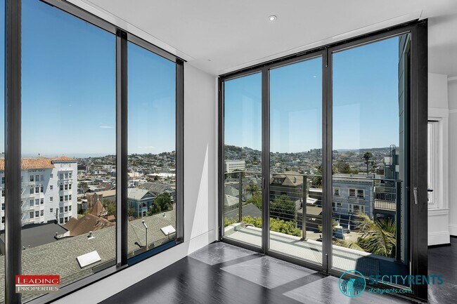 Building Photo - Noe Valley: Top Floor Condo w/ City Views, Garage Parking & W/D in unit