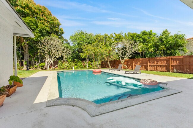 Building Photo - 401 NE 10th Terrace