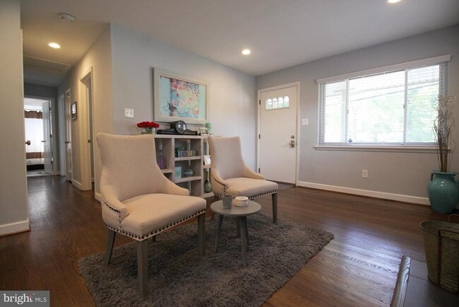 Building Photo - 3287 Annandale Rd