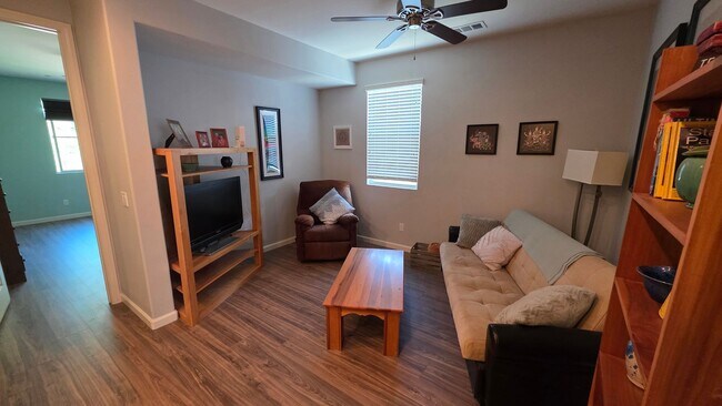 Building Photo - GORGEOUS TOWNHOME IN THE HEART OF SOUTH TEMECULA!