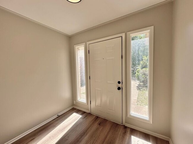 Building Photo - Available Now! 3 Bedroom 2.5 Bath Duplex i...