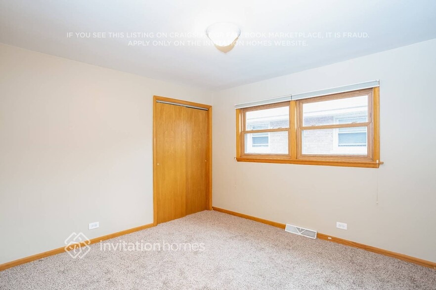 Building Photo - 2820 W 102nd Pl