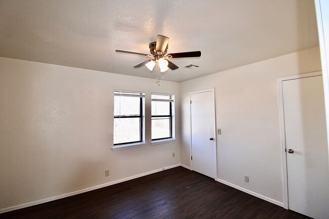 Building Photo - 2336 Heatherfield