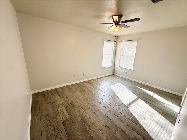 Building Photo - 10811 Tallow Briar Ln