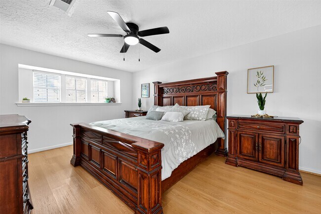 Building Photo - 15202 La Mancha Dr