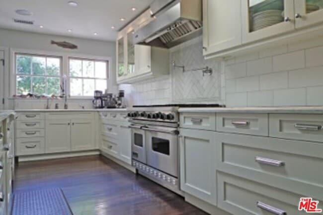 Building Photo - 10253 Valley Spring Ln