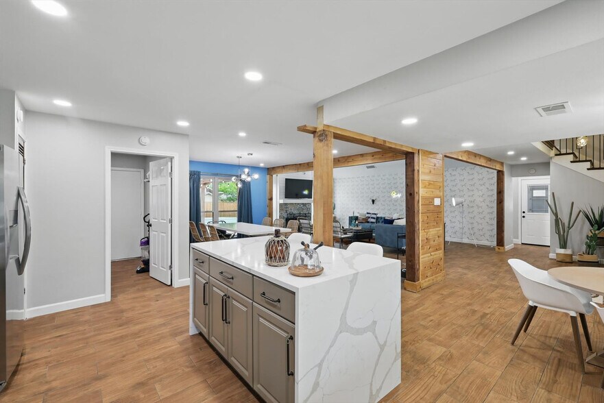 Building Photo - 6333 Tosca Dr